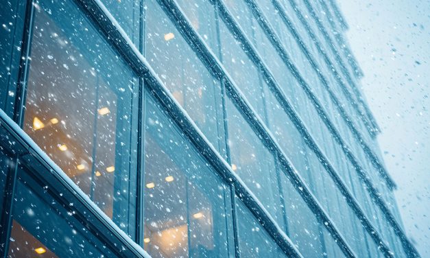 Défis de Nettoyage en Hiver pour les Bâtiments Commerciaux — et Comment les Résoudre